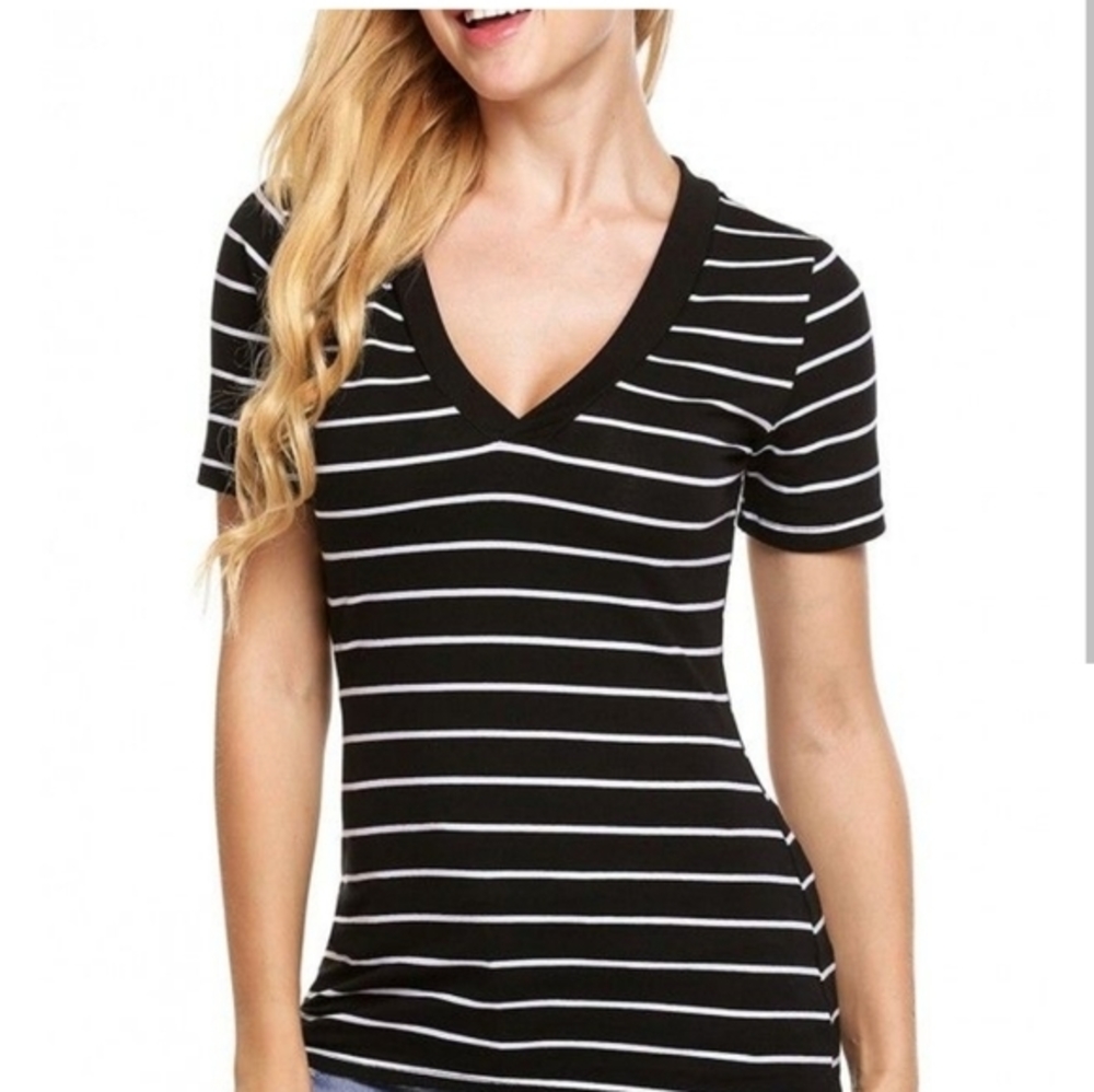 NWT BASIC AbbotMain  Black White Stripe Vneck Short Sleeve Tshirt‎ Size Large